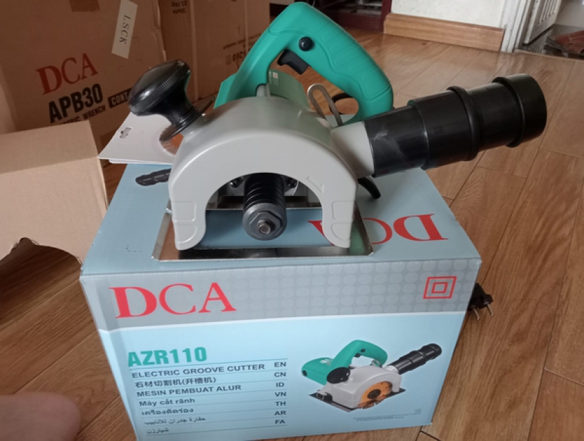 Máy cắt tường DCA AZR110 1