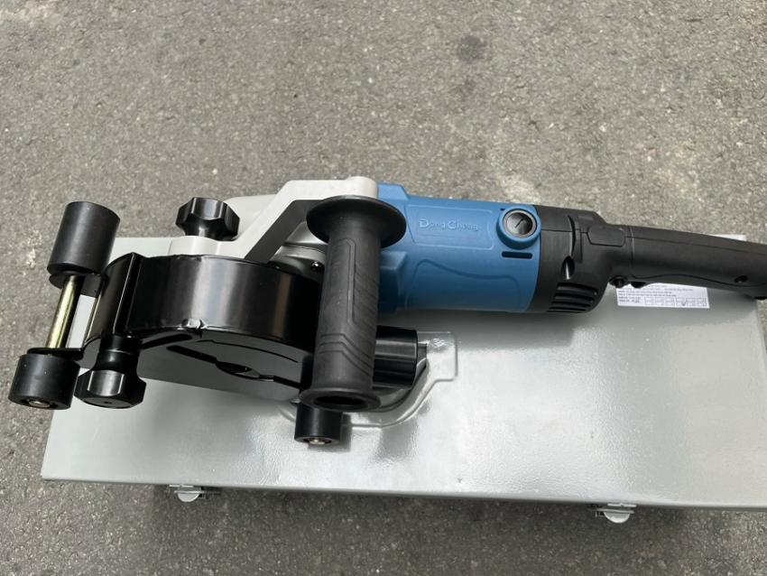 Máy cắt tường Dongcheng DZR02-150 0