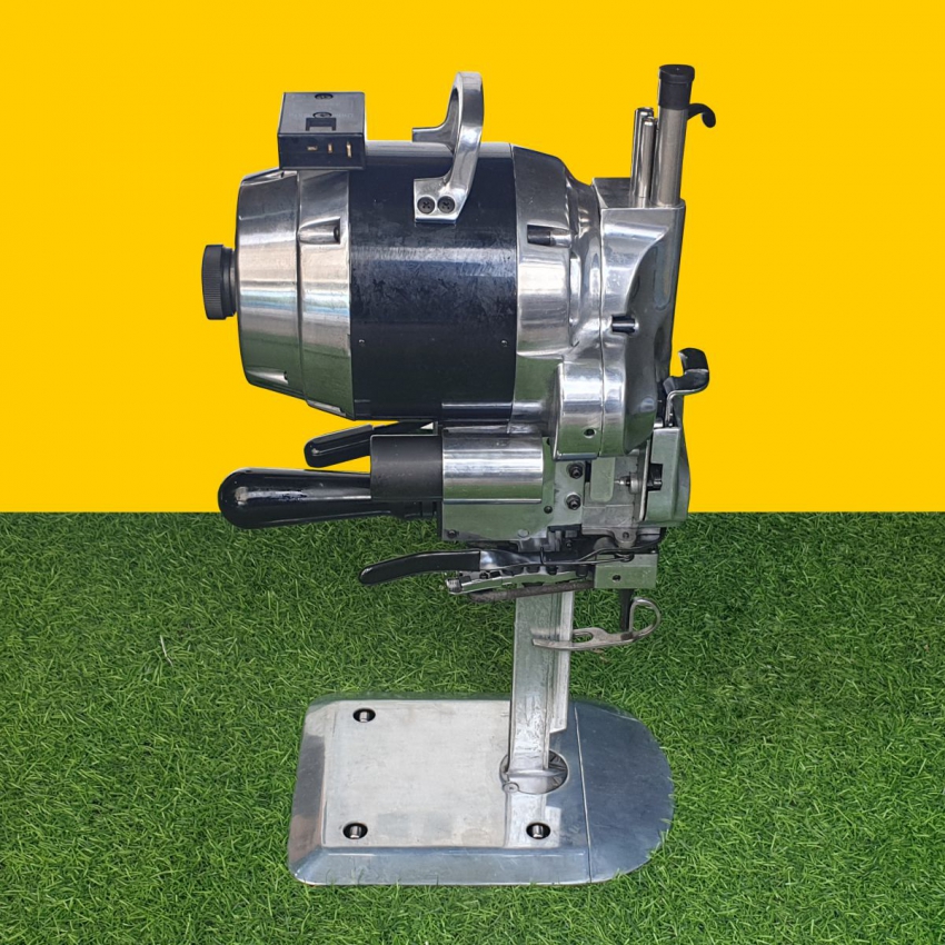 Máy cắt vải đứng Yamafuji AM1710 (1168W) có đèn 0