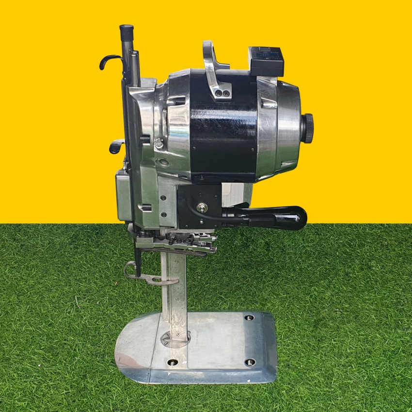 Máy cắt vải đứng Yamafuji AM1712 (1168W) có đèn 1
