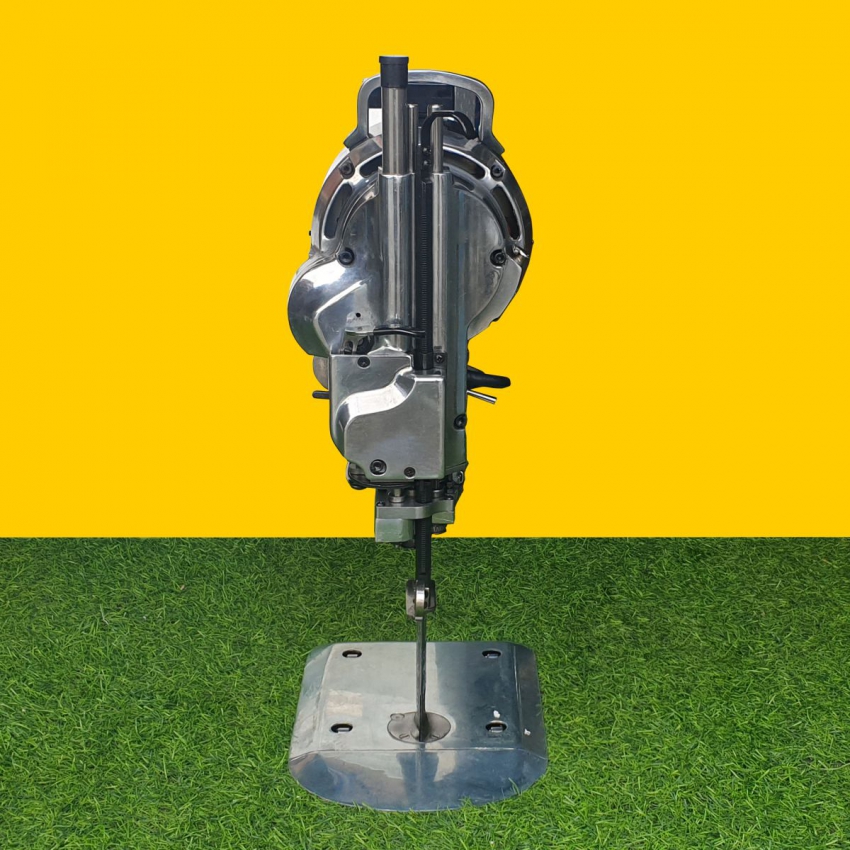 Máy cắt vải đứng Yamafuji AM1712 (1168W) có đèn 2