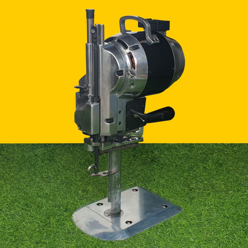 Máy cắt vải đứng Yamafuji AM1712 (1168W) có đèn 3