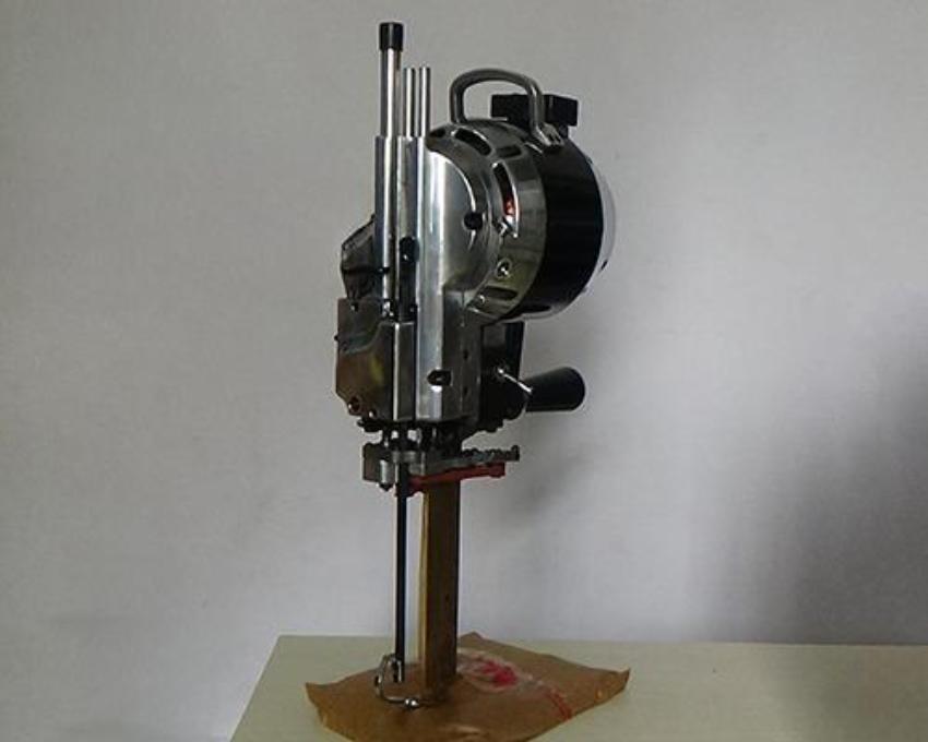 Máy cắt vải đứng Yamafuji AM7512 1