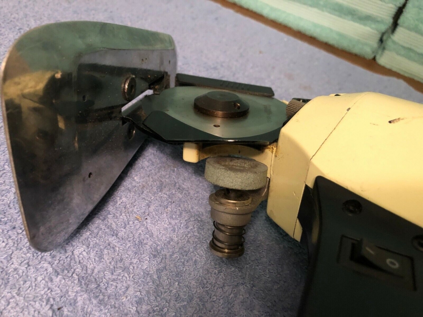 Máy cắt vải tầm tay Octa RS-100 10