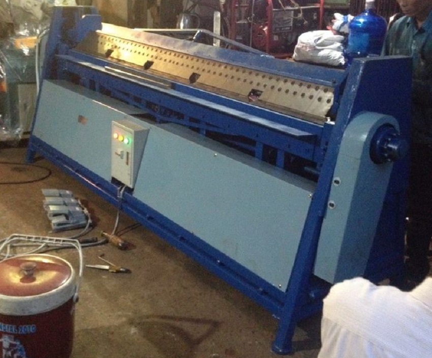 Máy chấn tôn điện 1250mm DBK CHTD-1611A 1