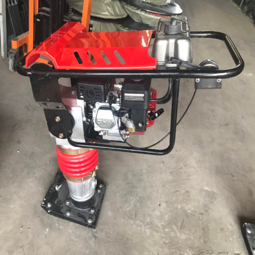 Máy đầm cóc chạy xăng RM90G 0