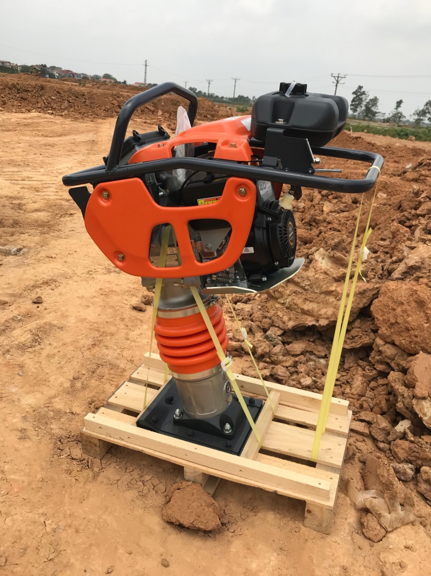 Máy đầm cóc Hitachi ZV75RL 1