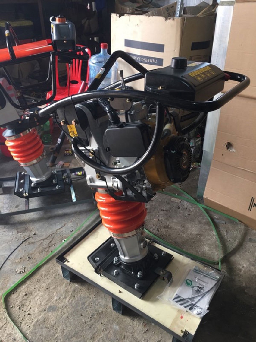 Máy đầm cóc Niki NK-72 0