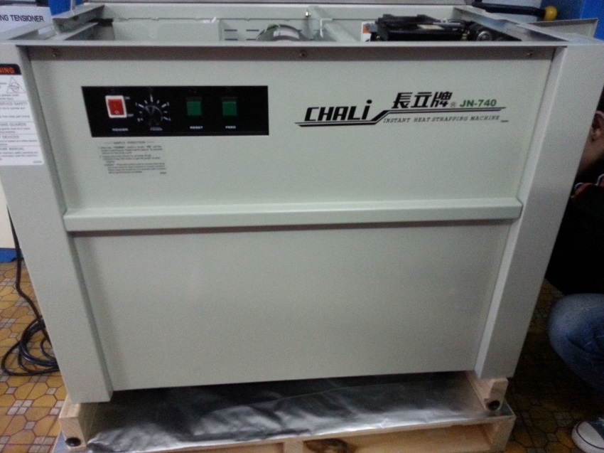 Máy đóng đai thùng bán tự động Chali JN-740 2
