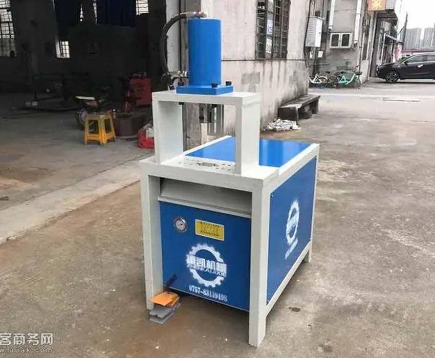 Máy đột dập thủy lực 1 đầu R160 - 7.5 kW 0