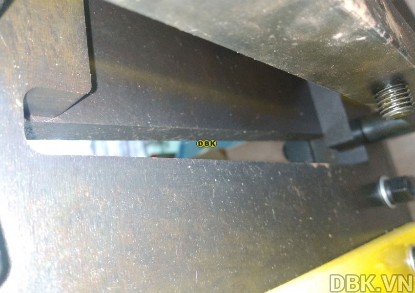 Máy cắt thanh cái đồng chữ V 30 tấn TAC CAC-75 1