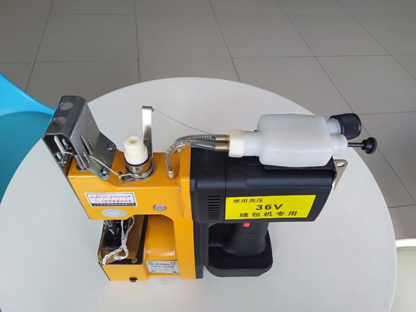 Máy khâu bao chạy pin DBK GK9-58A 0