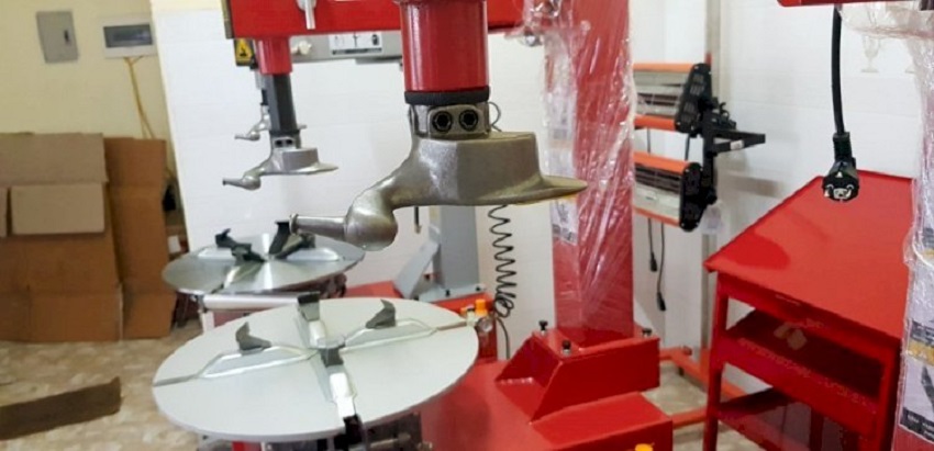 Máy ra vào lốp xe máy, ô tô, xe tải nhỏ Rotaly RY-822 2