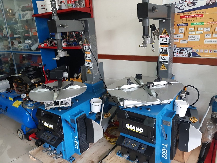 Máy ra vào lốp xe tay ga, ô tô TITANO T-601 2