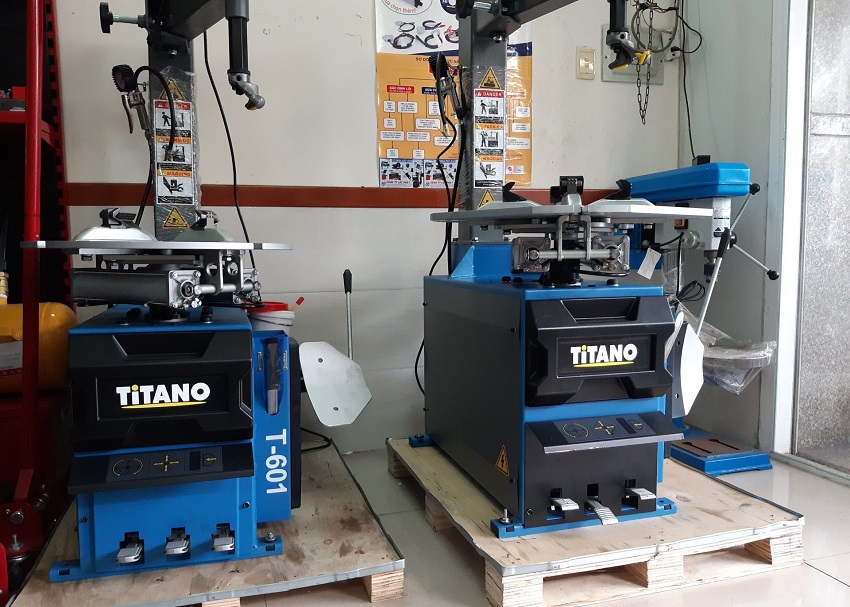 Máy ra vào lốp xe tay ga, ô tô TITANO T-601 1