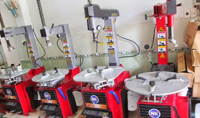 Máy tháo vỏ xe con, tay ga DBK NK318E 2