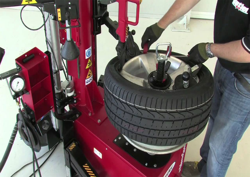 Hướng dẫn sử dụng máy ra vào lốp 2