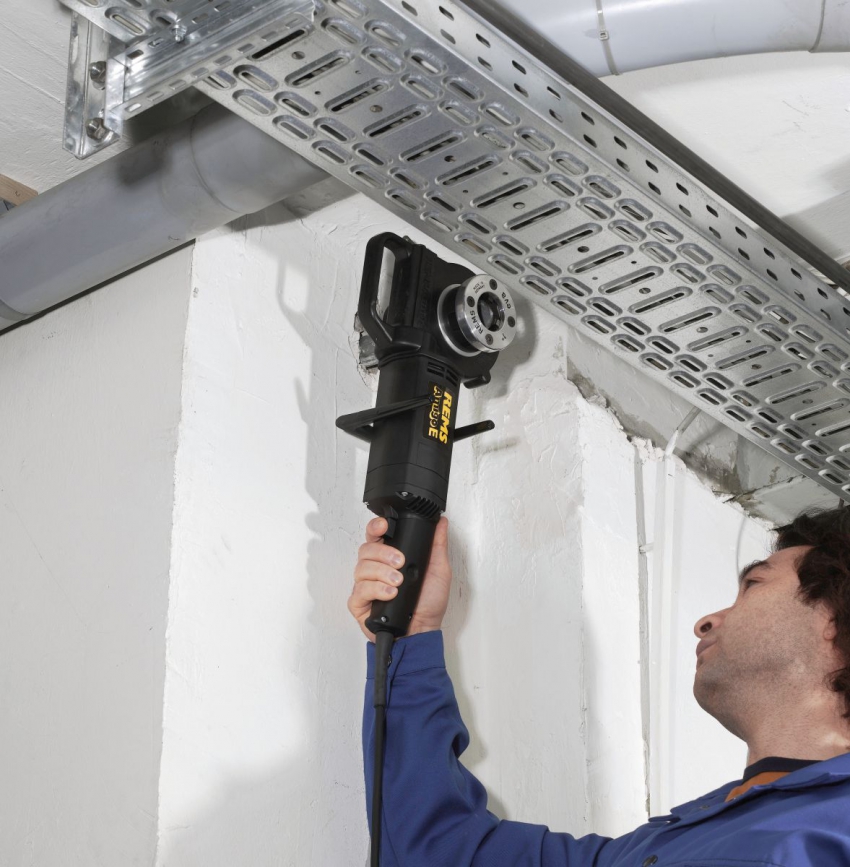 Máy ren ống cầm tay 16 - 32mm REMS AMIGO E 2