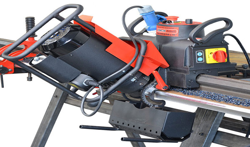 máy tiện vát mép