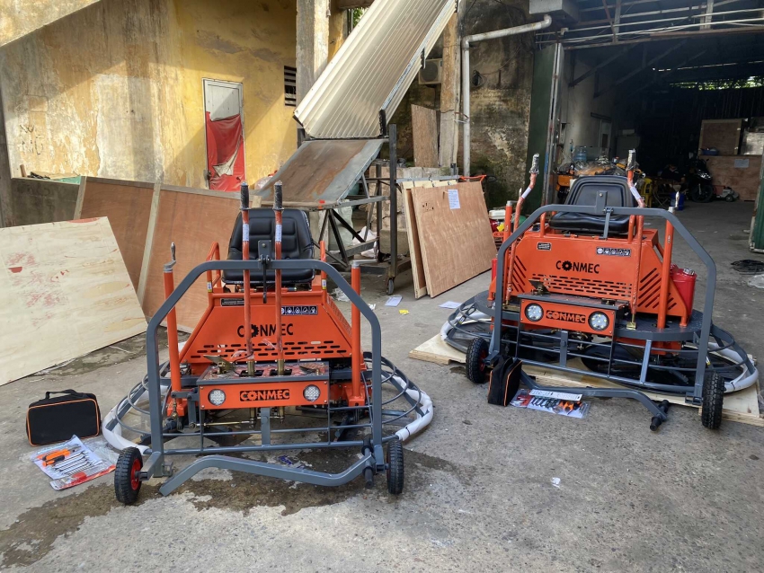 Khám Phá Sức Mạnh Và Hiệu Quả Của Máy Xoa Đôi QUM80 (Động Cơ GX390 Honda) 2 Khám Phá Sức Mạnh Và Hiệu Quả Của Máy Xoa Đôi QUM80 (Động Cơ GX390 Honda)
