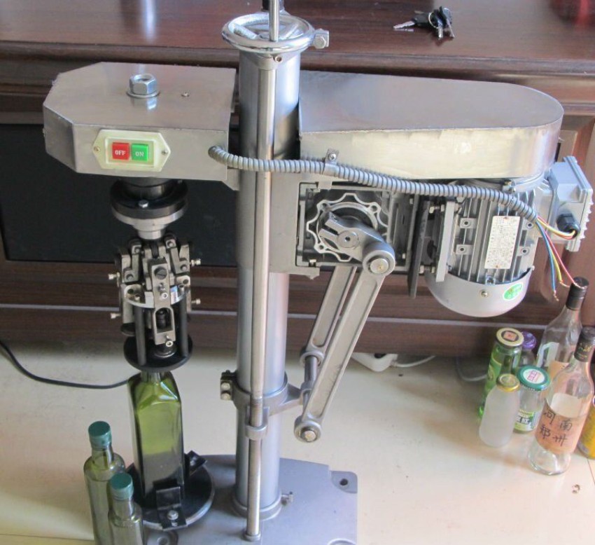 Máy đóng nắp chai 3