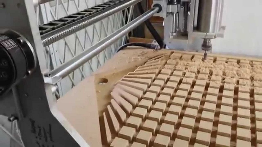 ban hut chan khong cnc