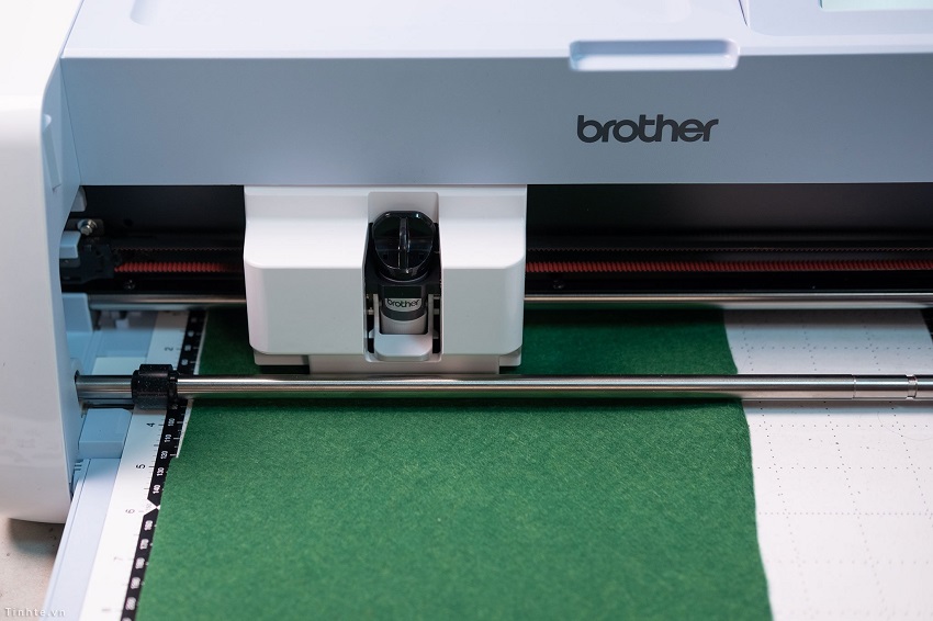 máy cắt giấy tự động