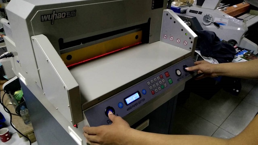 máy cắt giấy laser mini