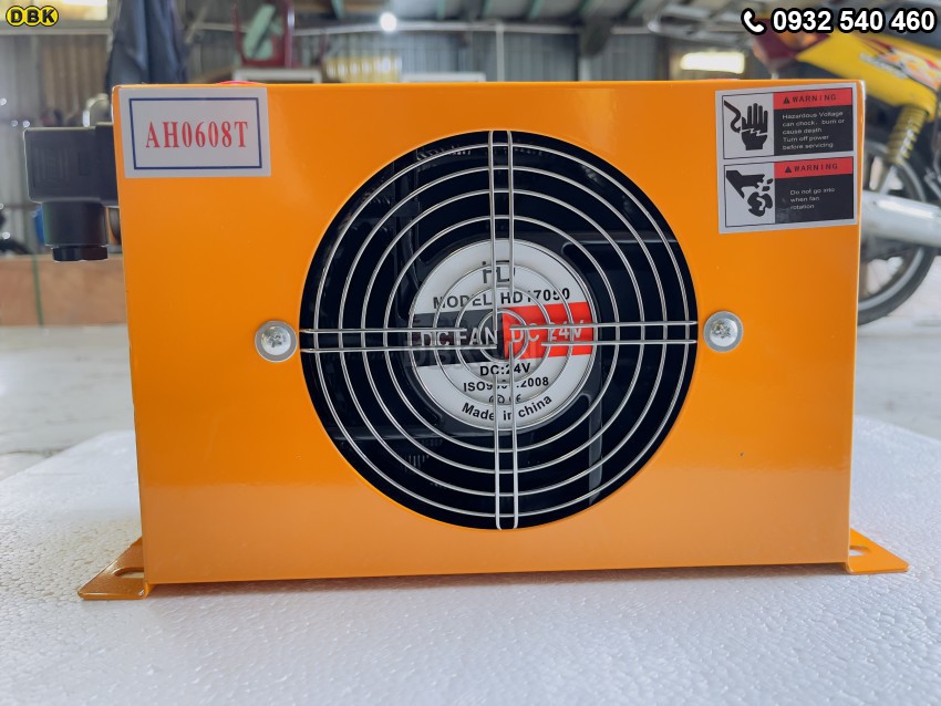 Két giải nhiệt dầu thủy lực AH0608T - 24V 1