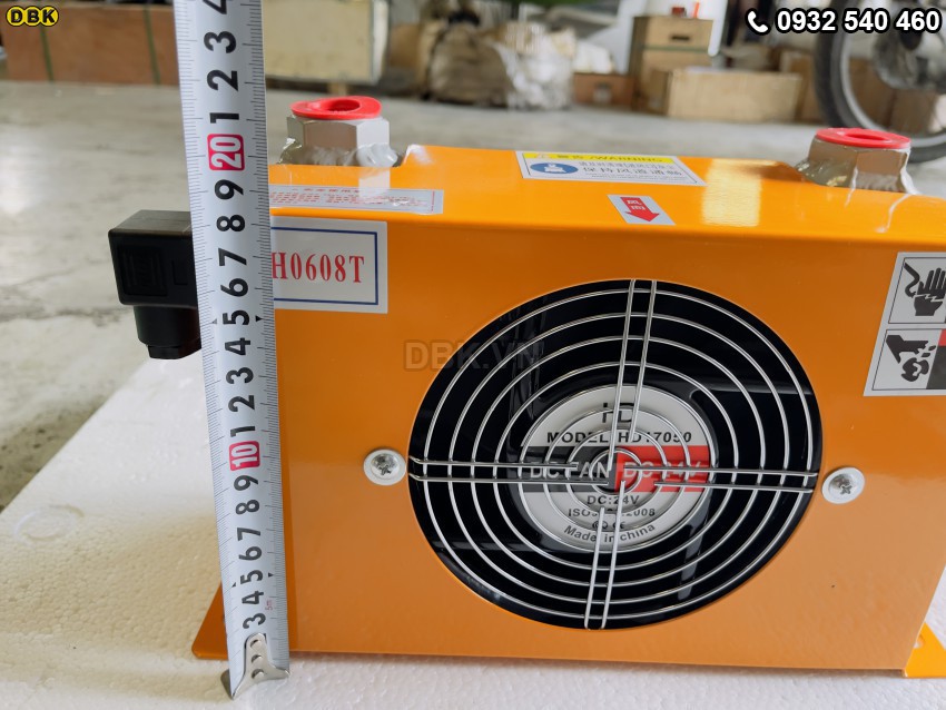 Két giải nhiệt dầu thủy lực AH0608T - 24V 3