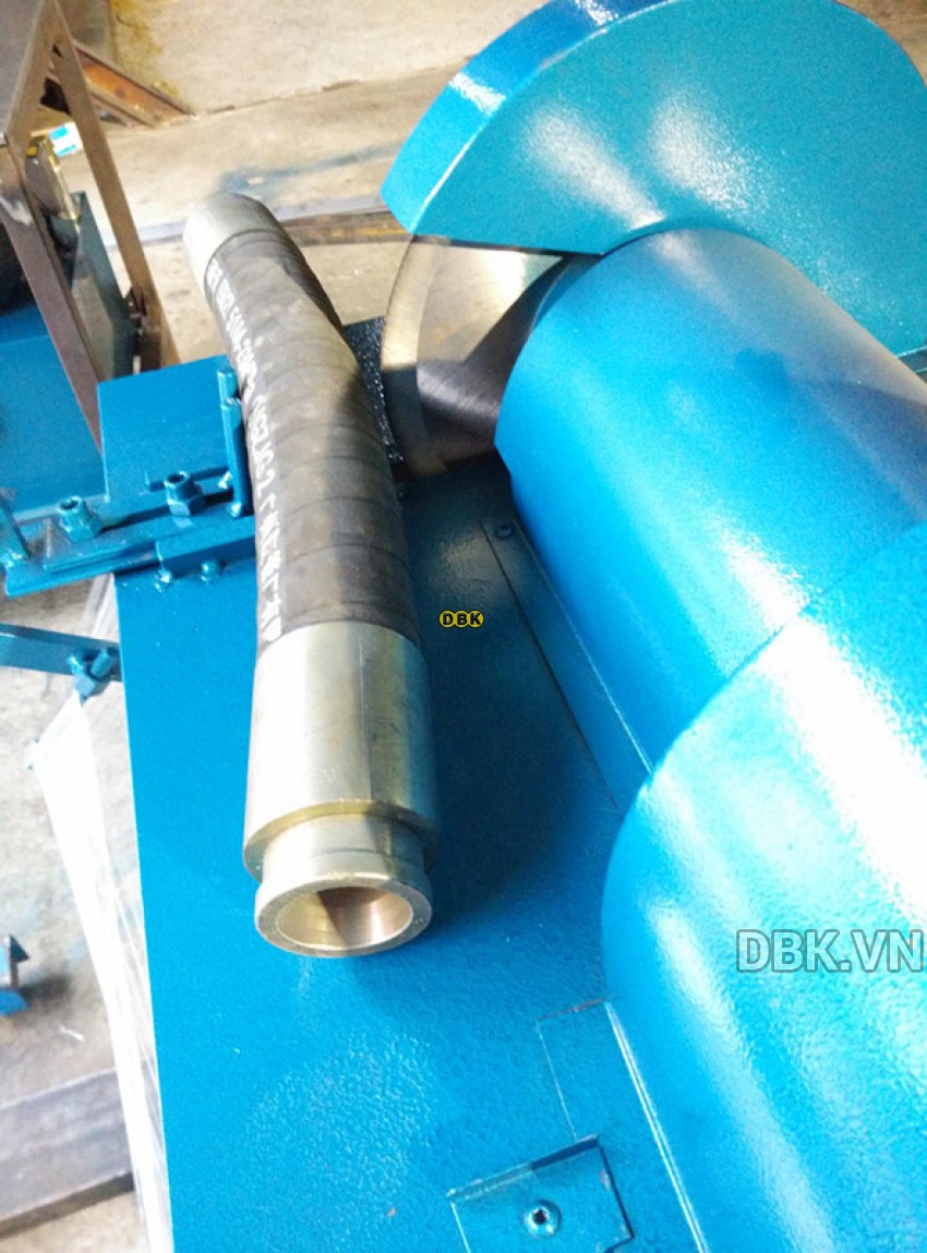 Máy cắt và gọt ống tuy ô 6-32 mm DBK CFT-70-2 3