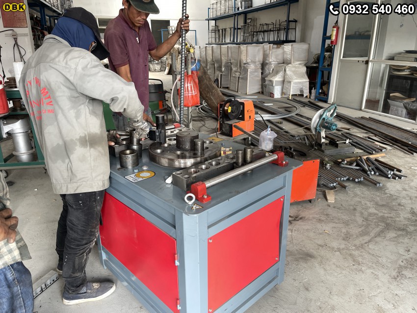 Máy uốn sắt thép GW50 1