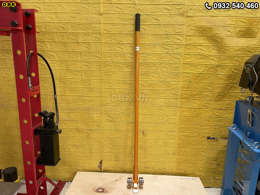 Xà beng nâng có bánh xe 3 tấn 1
