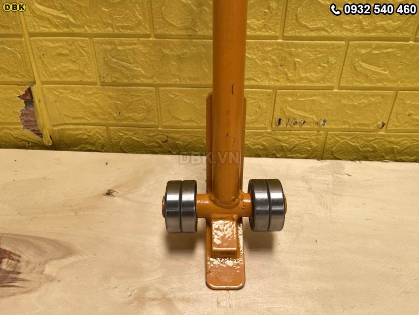 Xà beng nâng có bánh xe 3 tấn 2