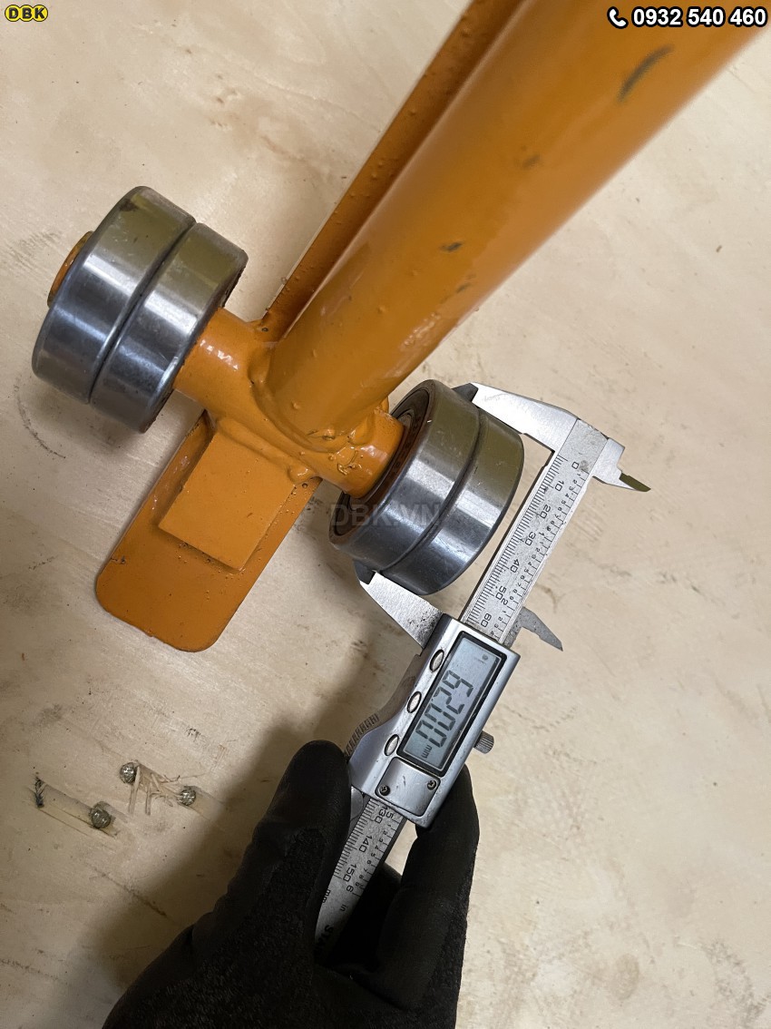 Xà beng nâng có bánh xe 3 tấn 7