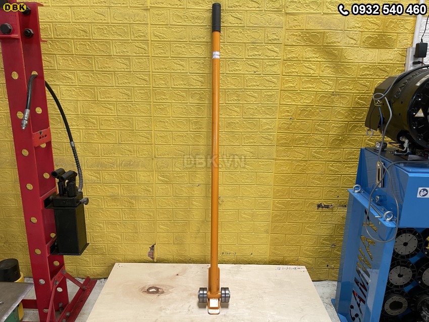 Xà beng nâng có bánh xe 5 tấn 1