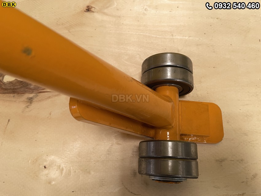 Xà beng nâng có bánh xe 5 tấn 2