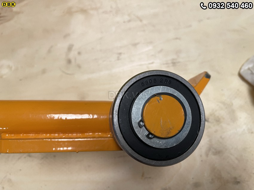 Xà beng nâng có bánh xe 5 tấn 3