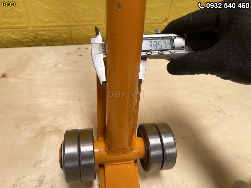 Xà beng nâng có bánh xe 5 tấn 5