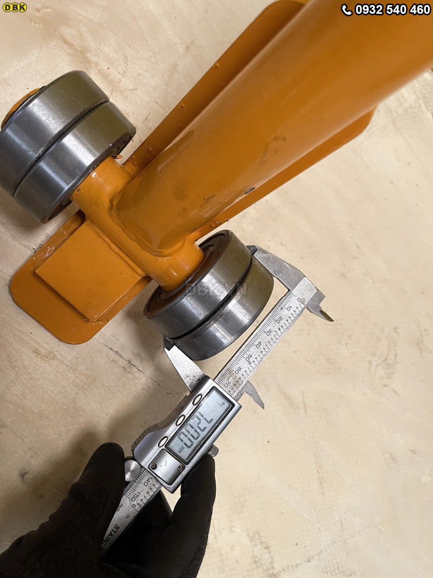 Xà beng nâng có bánh xe 5 tấn 6