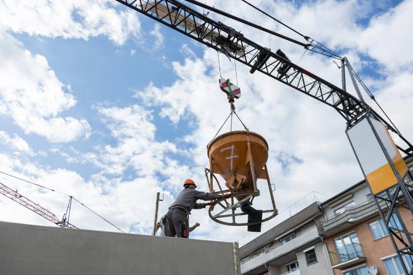 Ứng dụng của thùng đổ bê tông trong xây dựng