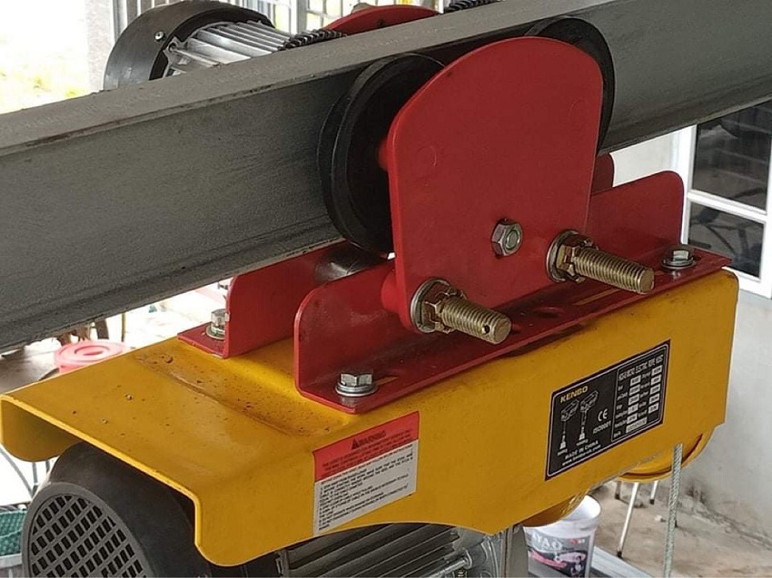 Con chạy cho tời điện