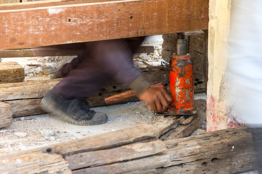 Khi sử dụng con đội thuỷ lực