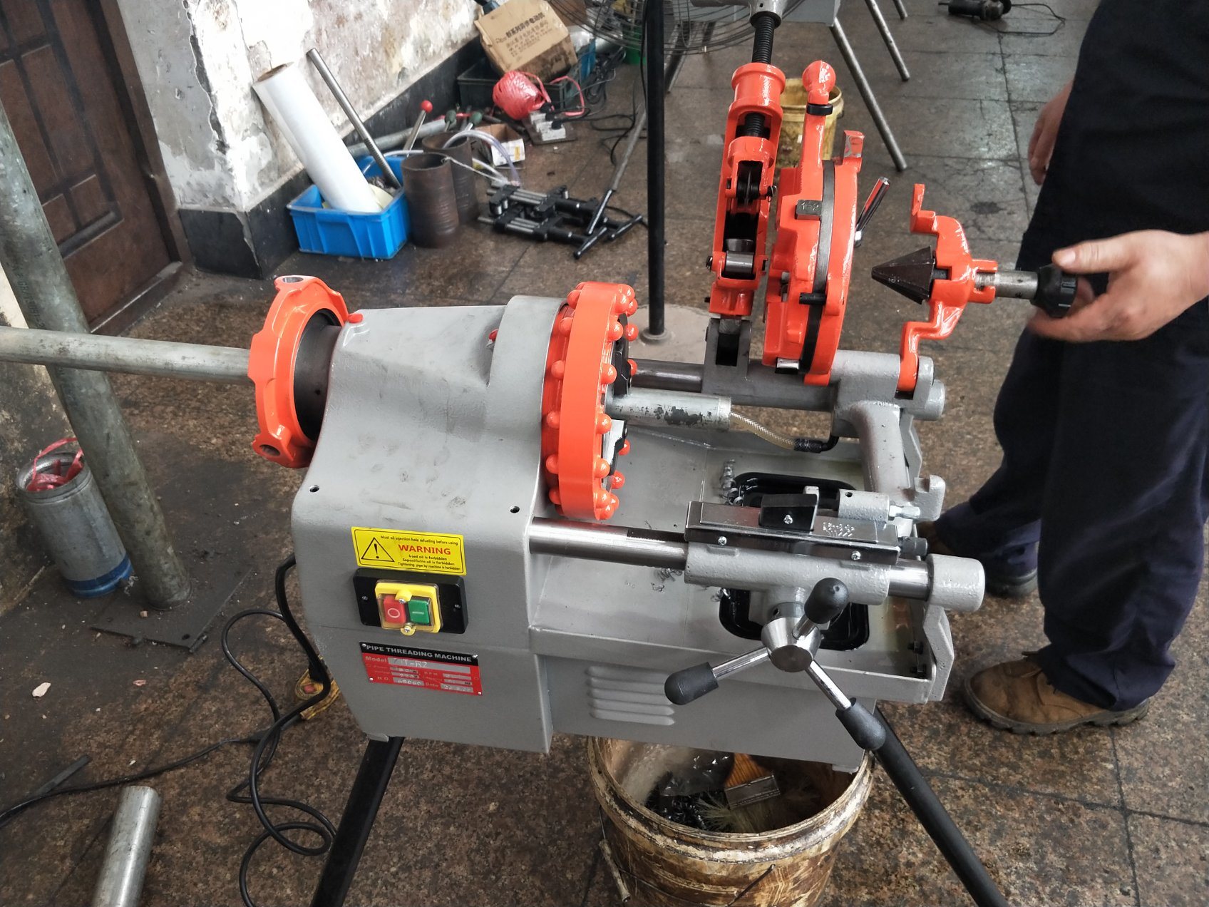 Ứng dụng của máy tiện ren ống trong đời sống