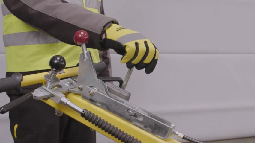 Cách sử dụng xe lu dắt tay