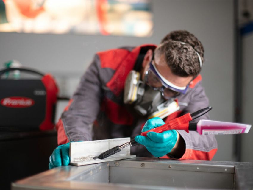 Các bộ phận chính trên máy tẩy mối hàn Inox