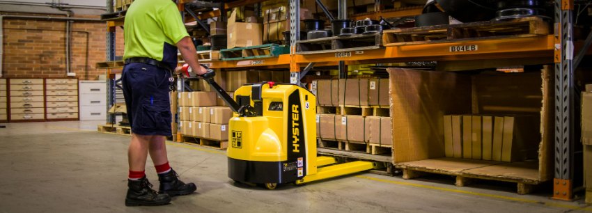 Các bước sử dụng xe nâng điện tay thấp đúng chuẩn kỹ thuật 2
