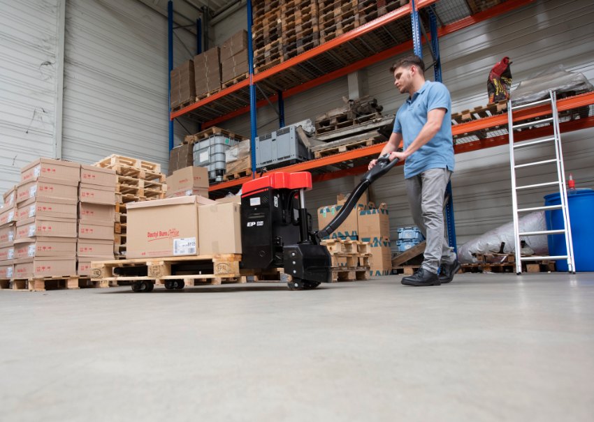 Các bước sử dụng xe nâng điện tay thấp đúng chuẩn kỹ thuật