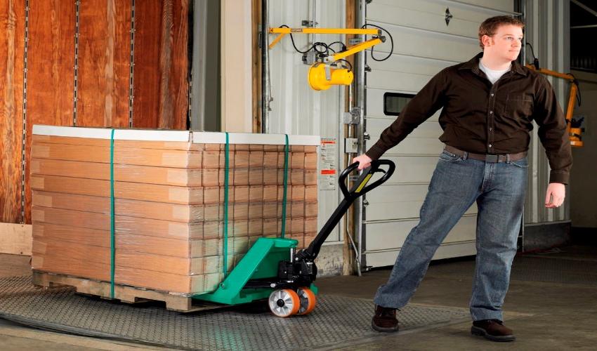 Cách chọn xe nâng tay phù hợp với nhu cầu công việc