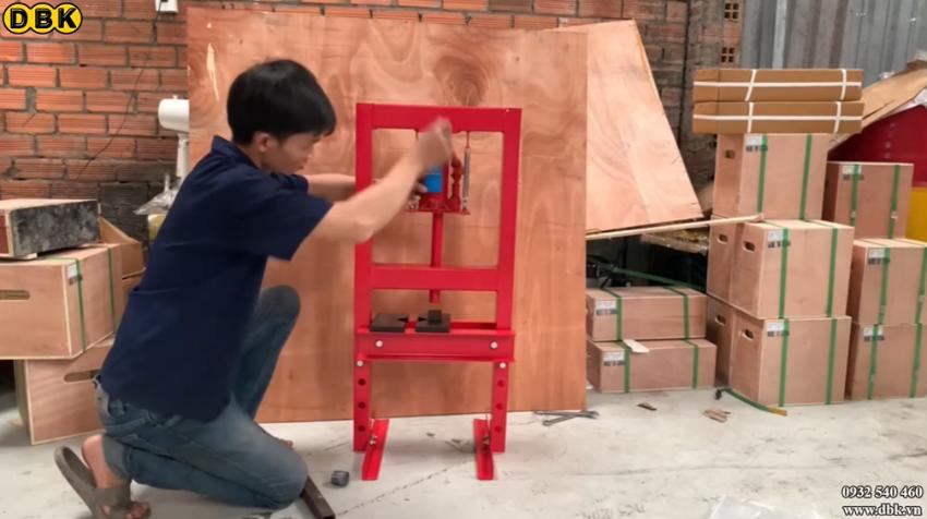 Các bước sử dụng máy ép thủy lực 3